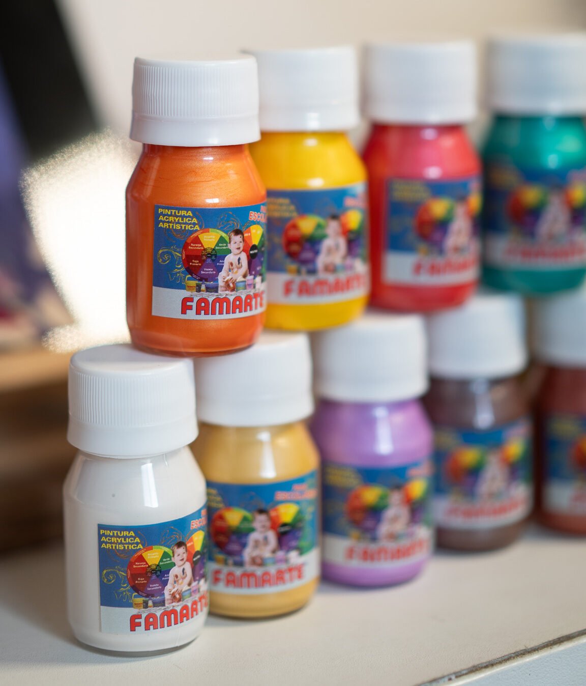 PINTURAS ACRÍLICAS ESCOLARES FAMARTE – ESCARCHADAS Y PERLADAS - Imagen 6